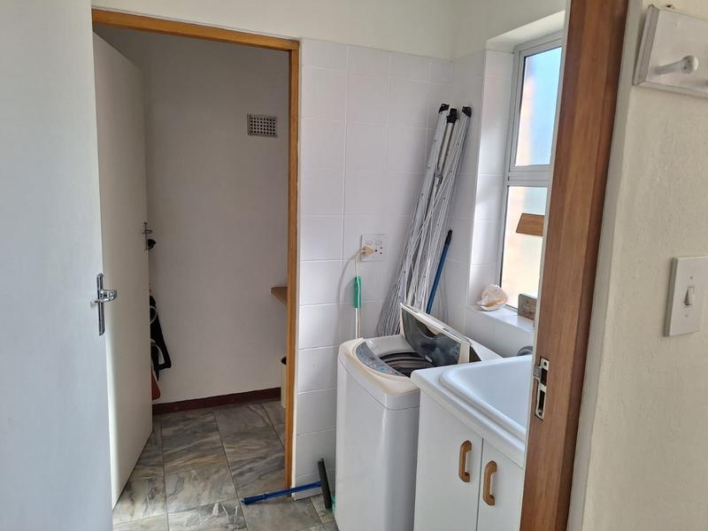 6 Bedroom Property for Sale in Glentana Western Cape